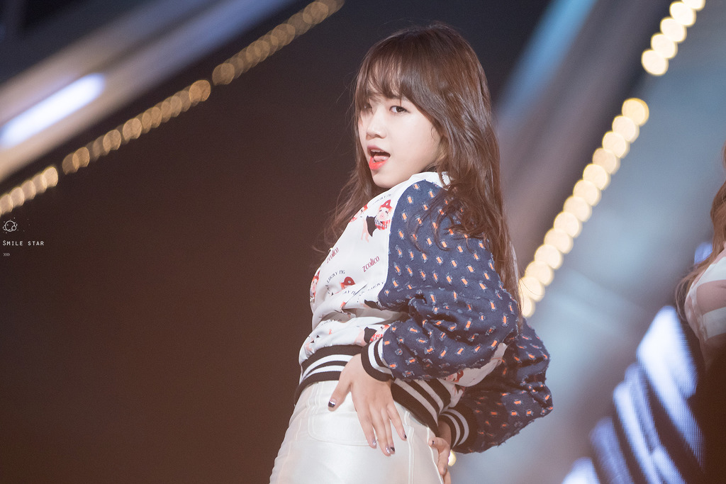 [프로듀스101] 섹시한척 리즈찍는 최유정.jpg (feat. 우리찐) | 인스티즈