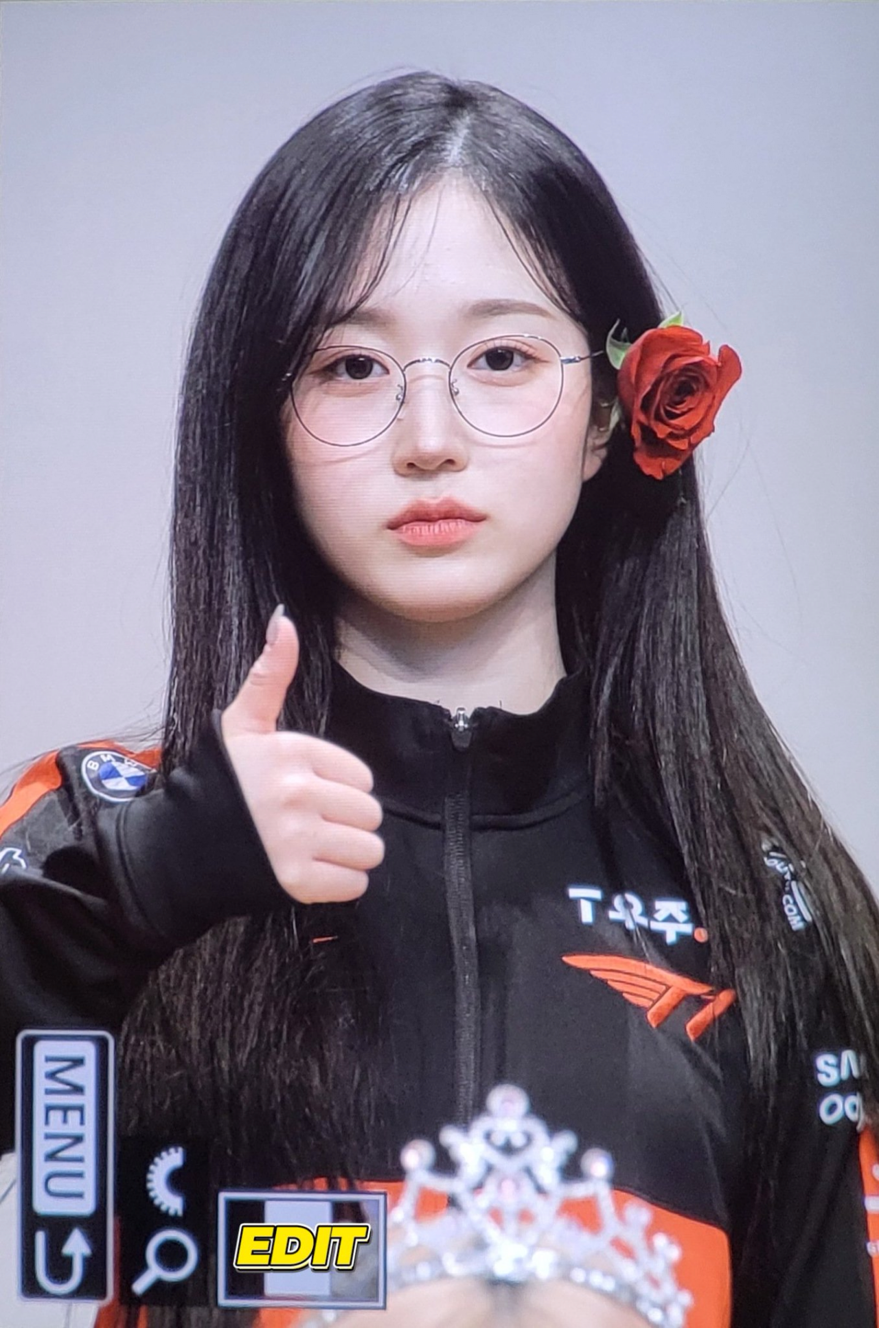 T1 유니폼 입고 팬사인회 하는 엔믹스 해원 | 인스티즈