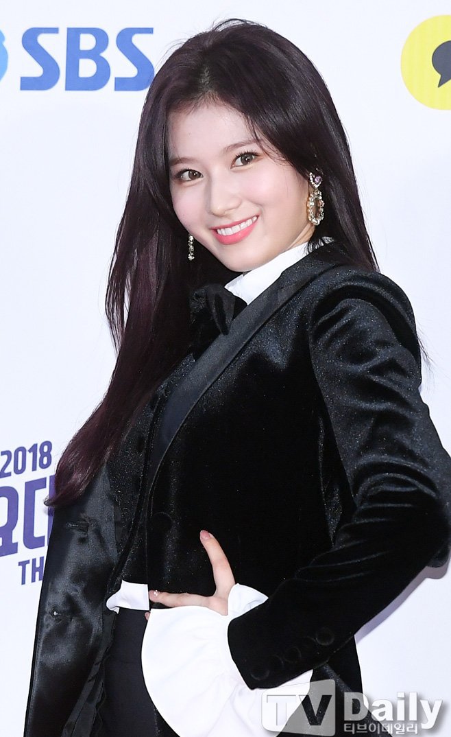 오늘자 SBS 가요대전 레드카펫 박살내는 트와이스 ㄷㄷㄷ | 인스티즈