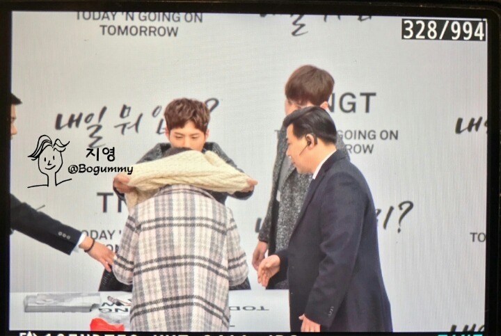 소리치는 아저씨 팬을 본 박보검 표정.JPG | 인스티즈