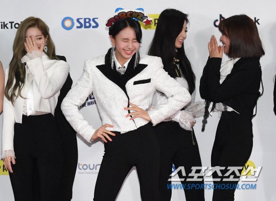 오늘자 SBS 가요대전 레드카펫 박살내는 트와이스 ㄷㄷㄷ | 인스티즈