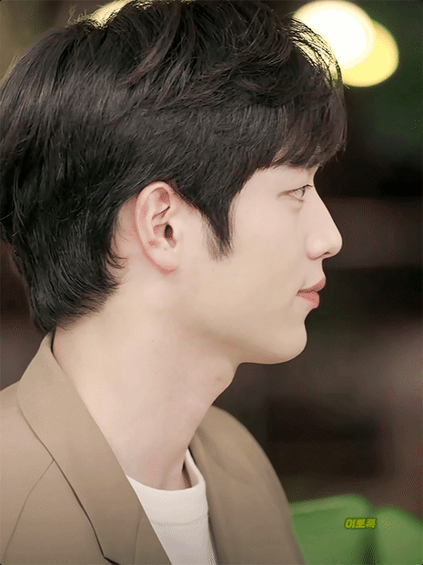 본인 피셜 왼쪽 오른쪽 얼굴이 다르다는 서강준.gif | 인스티즈