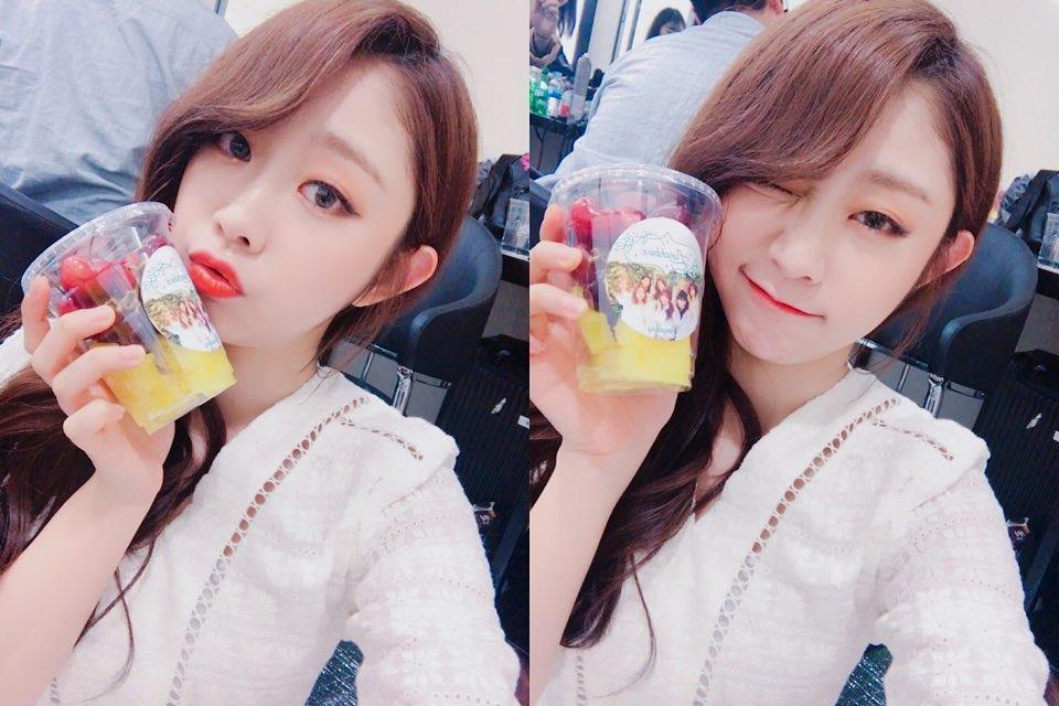[러블리즈] 커피 마시고 윙크하는 지수 | 인스티즈