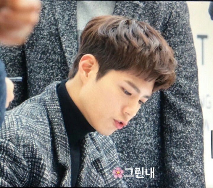 소리치는 아저씨 팬을 본 박보검 표정.JPG | 인스티즈