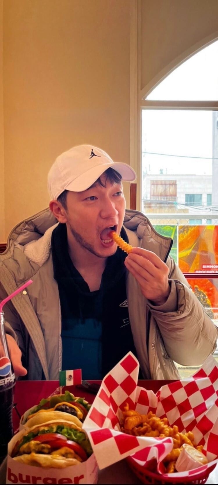 옷 훈훈하게 잘입고 다니는 손석구 사복 스타일 | 인스티즈