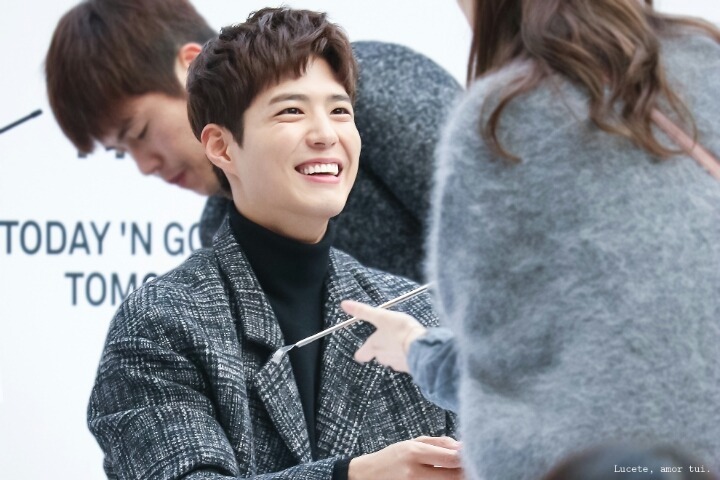 소리치는 아저씨 팬을 본 박보검 표정.JPG | 인스티즈