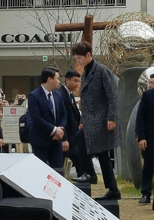 소리치는 아저씨 팬을 본 박보검 표정.JPG | 인스티즈