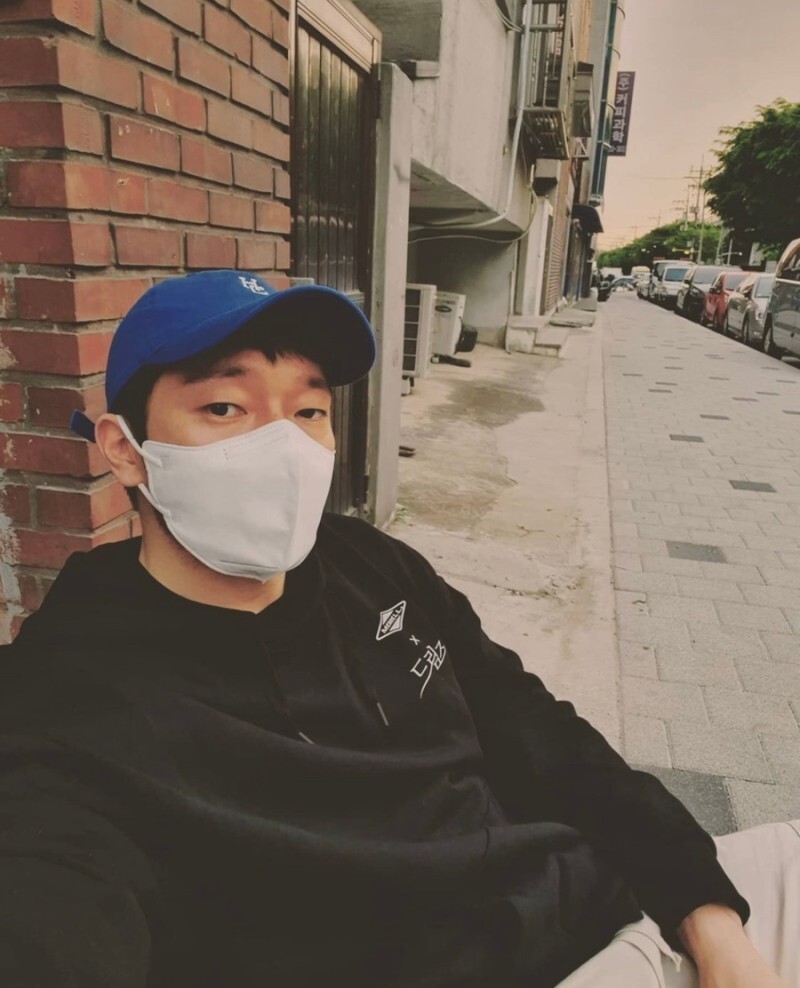 옷 훈훈하게 잘입고 다니는 손석구 사복 스타일 | 인스티즈