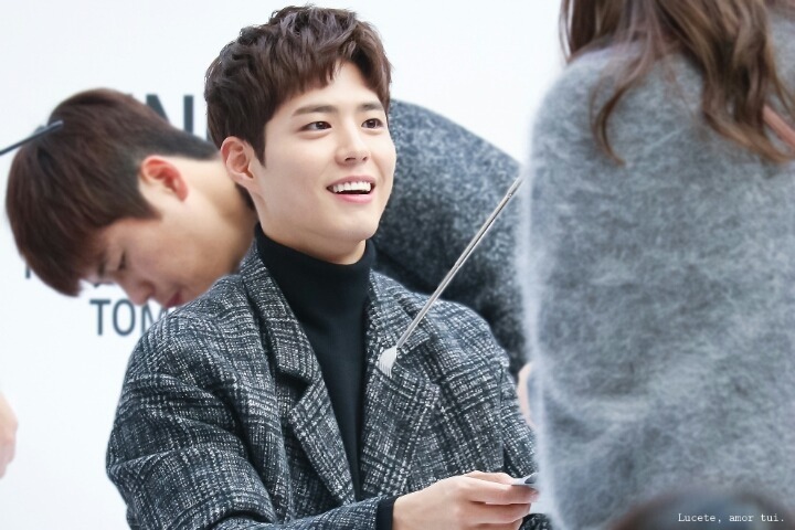 소리치는 아저씨 팬을 본 박보검 표정.JPG | 인스티즈