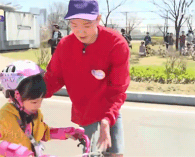 [반달친구] 별로 안친했던 서연이와 모자쌤의 감동적인 두발자전거 배우기 | 인스티즈