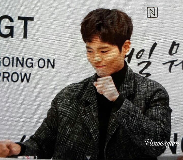 소리치는 아저씨 팬을 본 박보검 표정.JPG | 인스티즈