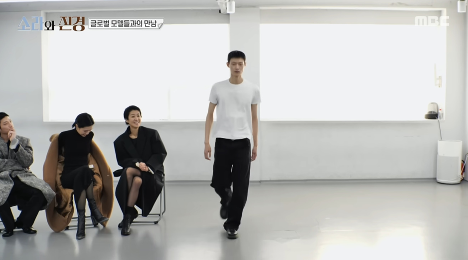 일부러 워킹 중에 밀당을 한다는 요즘 모델.jpg | 인스티즈