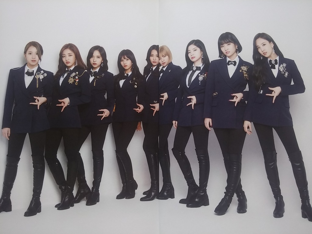 정장입고 진지한 트와이스 | 인스티즈