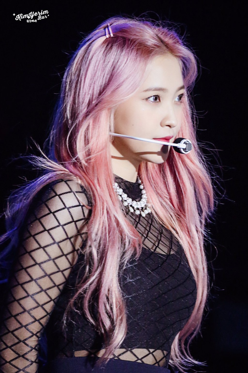 핑크머리가 잘어울리는 예리.jpgif | 인스티즈