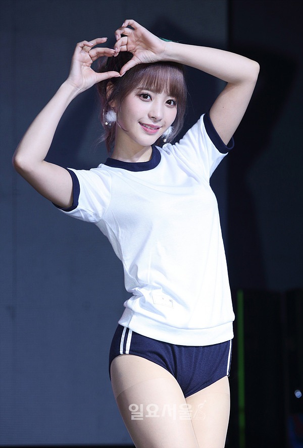 모모노기 카나 작품 모자이크 작업 알바 일 년간 하기vs만수르 체모 뽑기 알바 일 년간하기 | 인스티즈