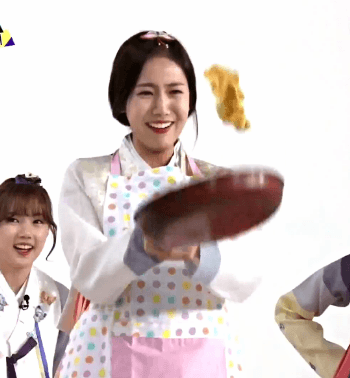 아무리 봐도 걸그룹스럽게는 안웃는 여자친구 신비.gif | 인스티즈