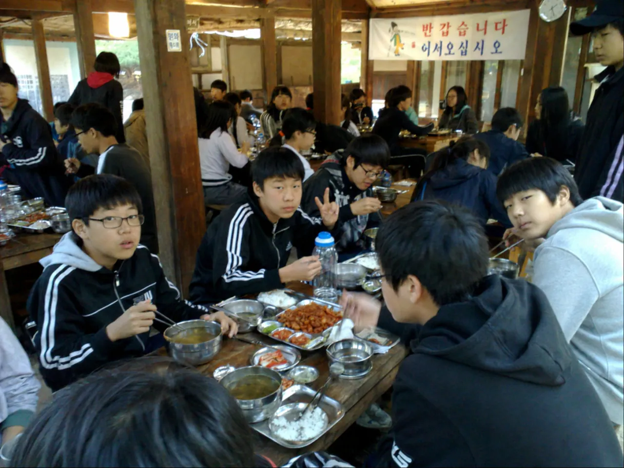 GPT 신모델로 만들었다는 2009년 수학여행 사진 | 인스티즈