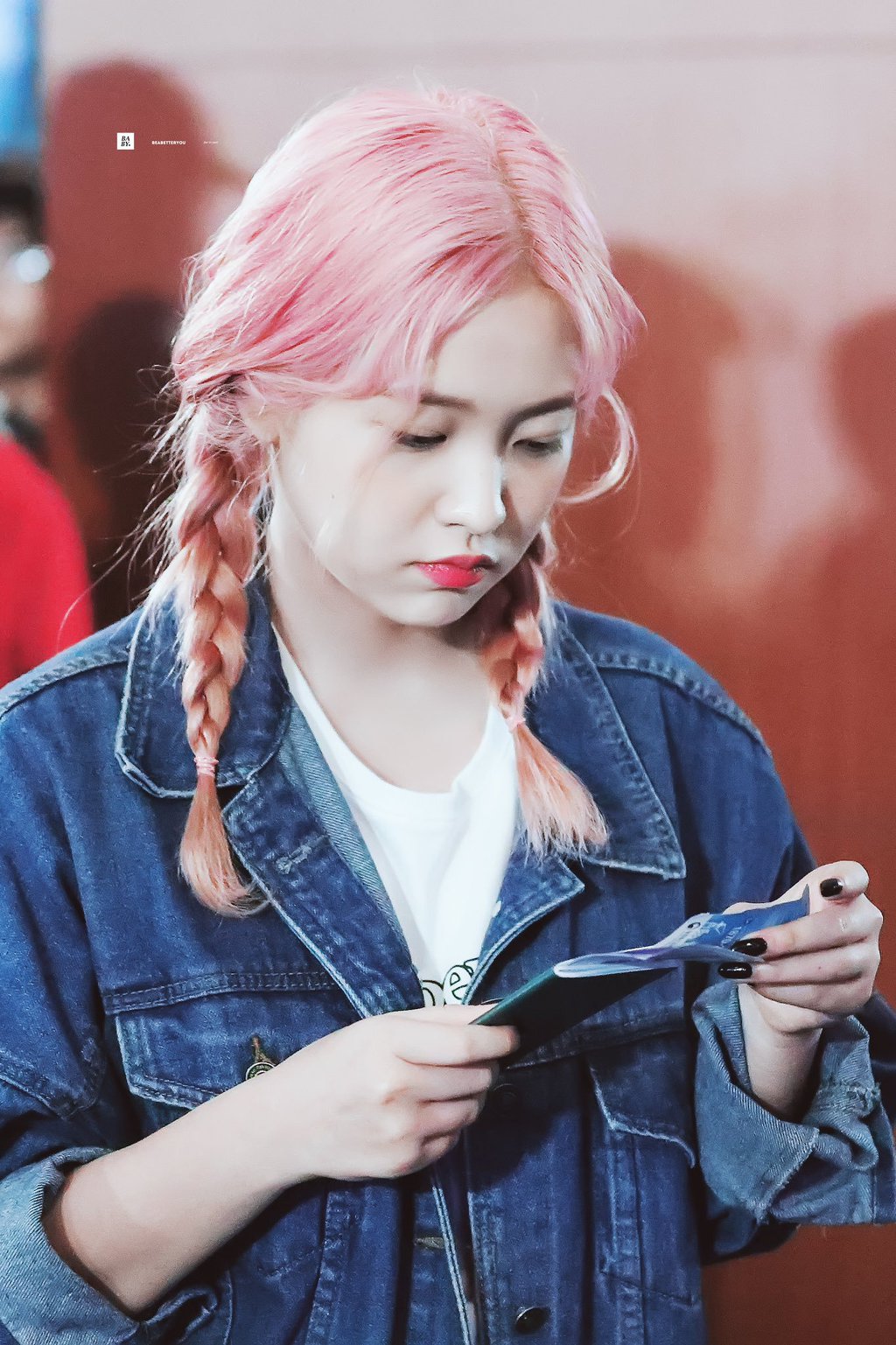 핑크머리가 잘어울리는 예리.jpgif | 인스티즈