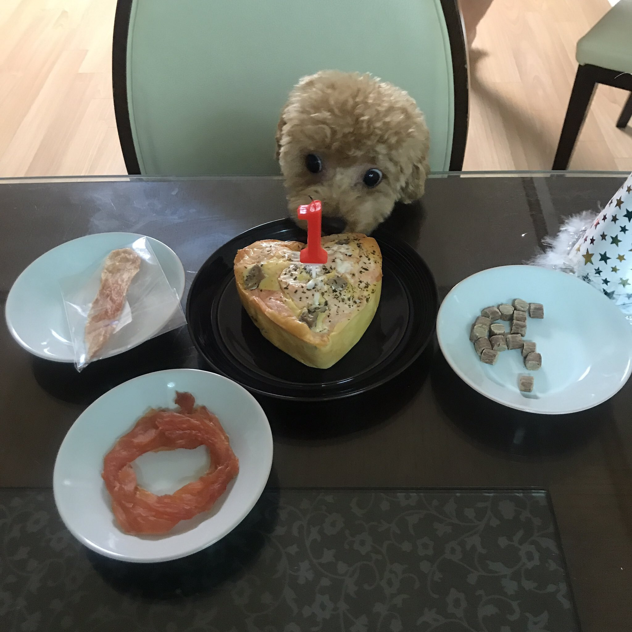 케이크 맛보고 눈커짐 | 인스티즈