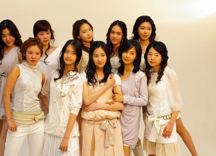 전설의 소녀시대 데뷔 전....단체 사진.jpg | 인스티즈
