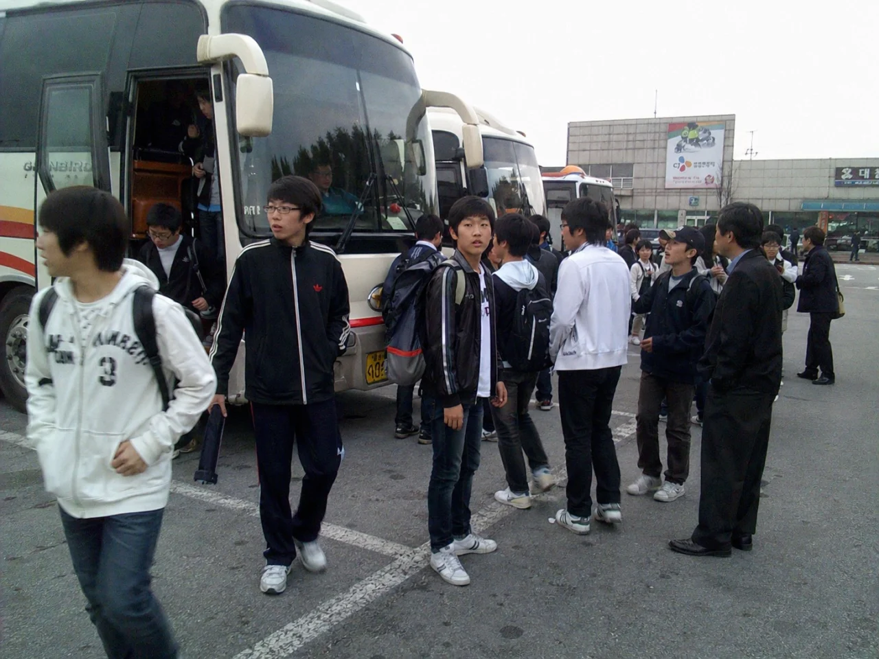GPT 신모델로 만들었다는 2009년 수학여행 사진 | 인스티즈