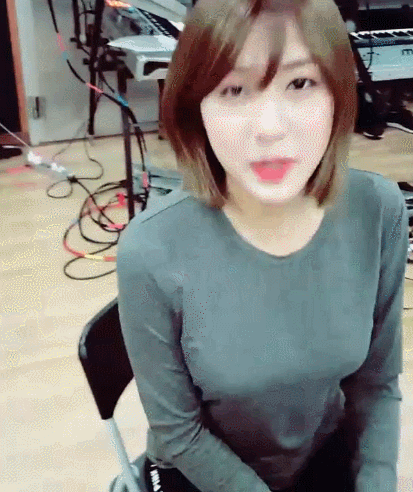 피아노 연주하는 오하영.gif | 인스티즈