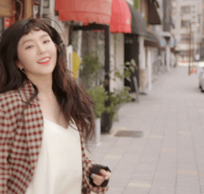 슬립 입고 외출하는 아이린.gif | 인스티즈