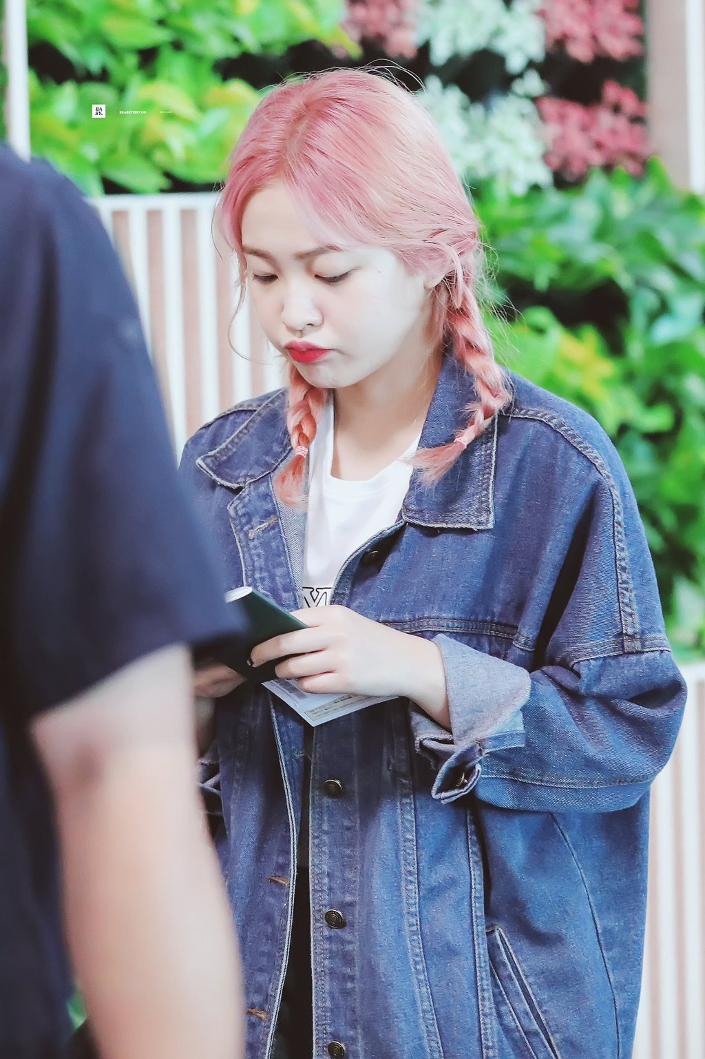 핑크머리가 잘어울리는 예리.jpgif | 인스티즈