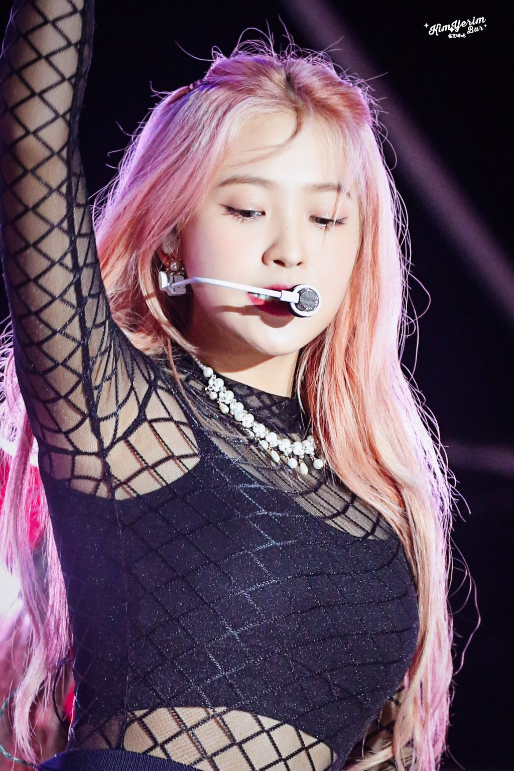 핑크머리가 잘어울리는 예리.jpgif | 인스티즈
