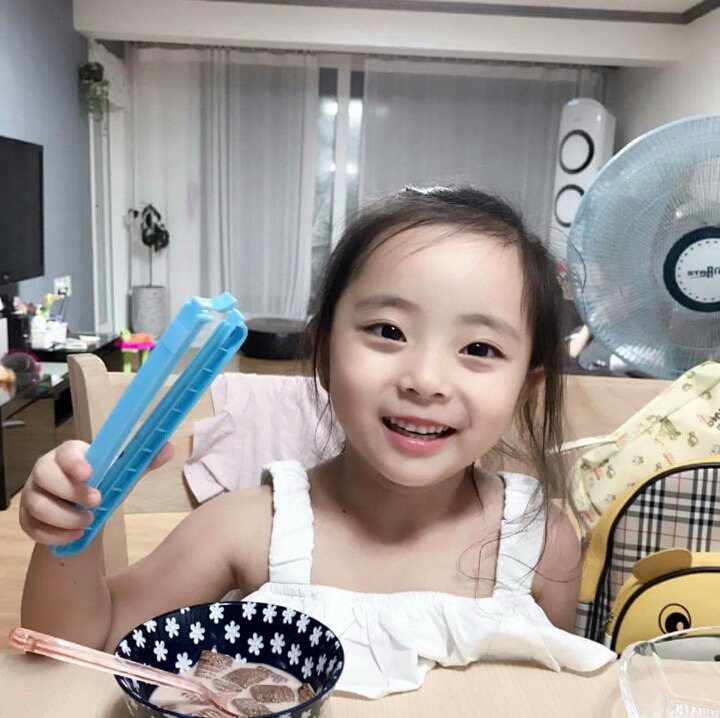태어날 때부터 미모가 만렙인 꼬마아이의 근황 | 인스티즈