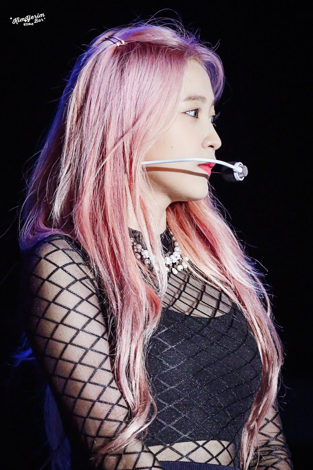 핑크머리가 잘어울리는 예리.jpgif | 인스티즈