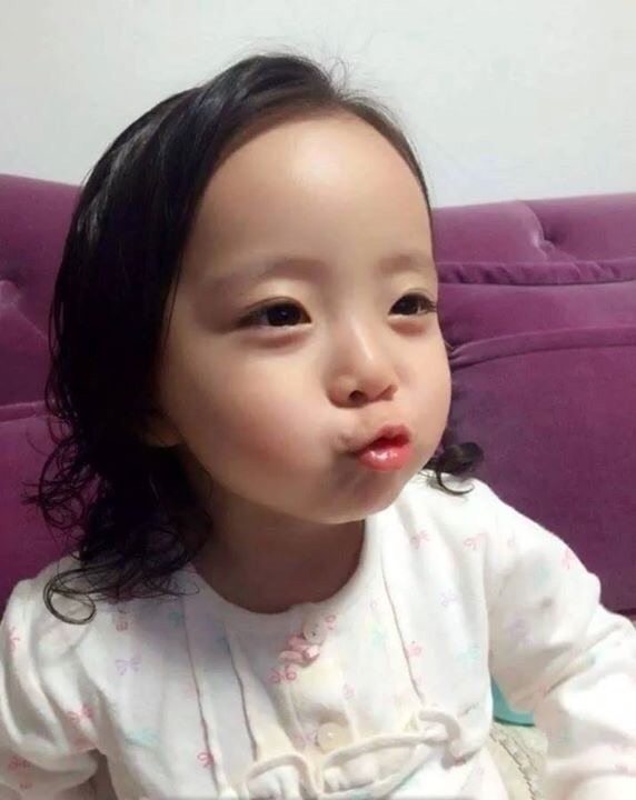 태어날 때부터 미모가 만렙인 꼬마아이의 근황 | 인스티즈