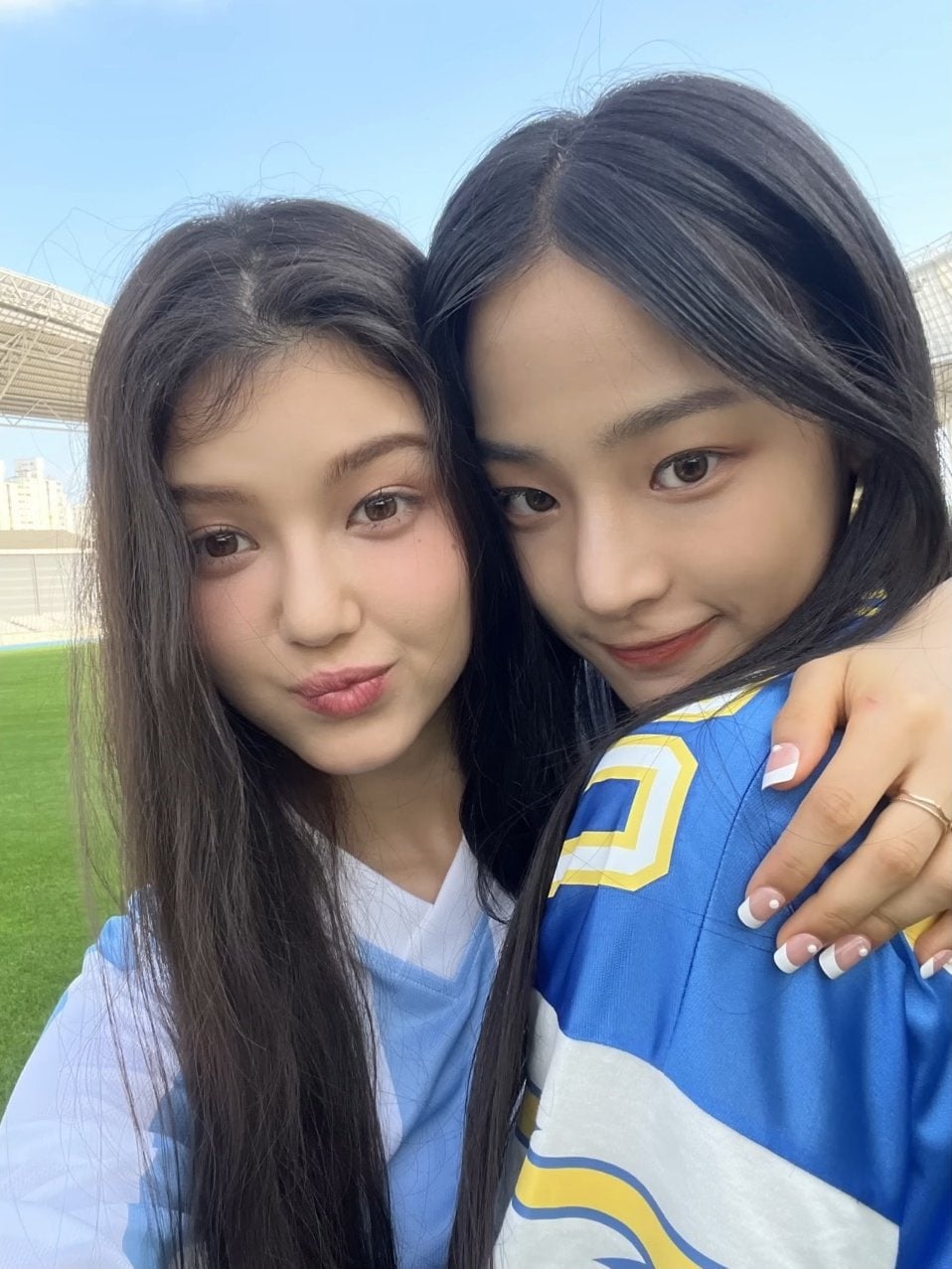 염천커플 같다는 뉴진스 민지, 다니엘 셀카 | 인스티즈