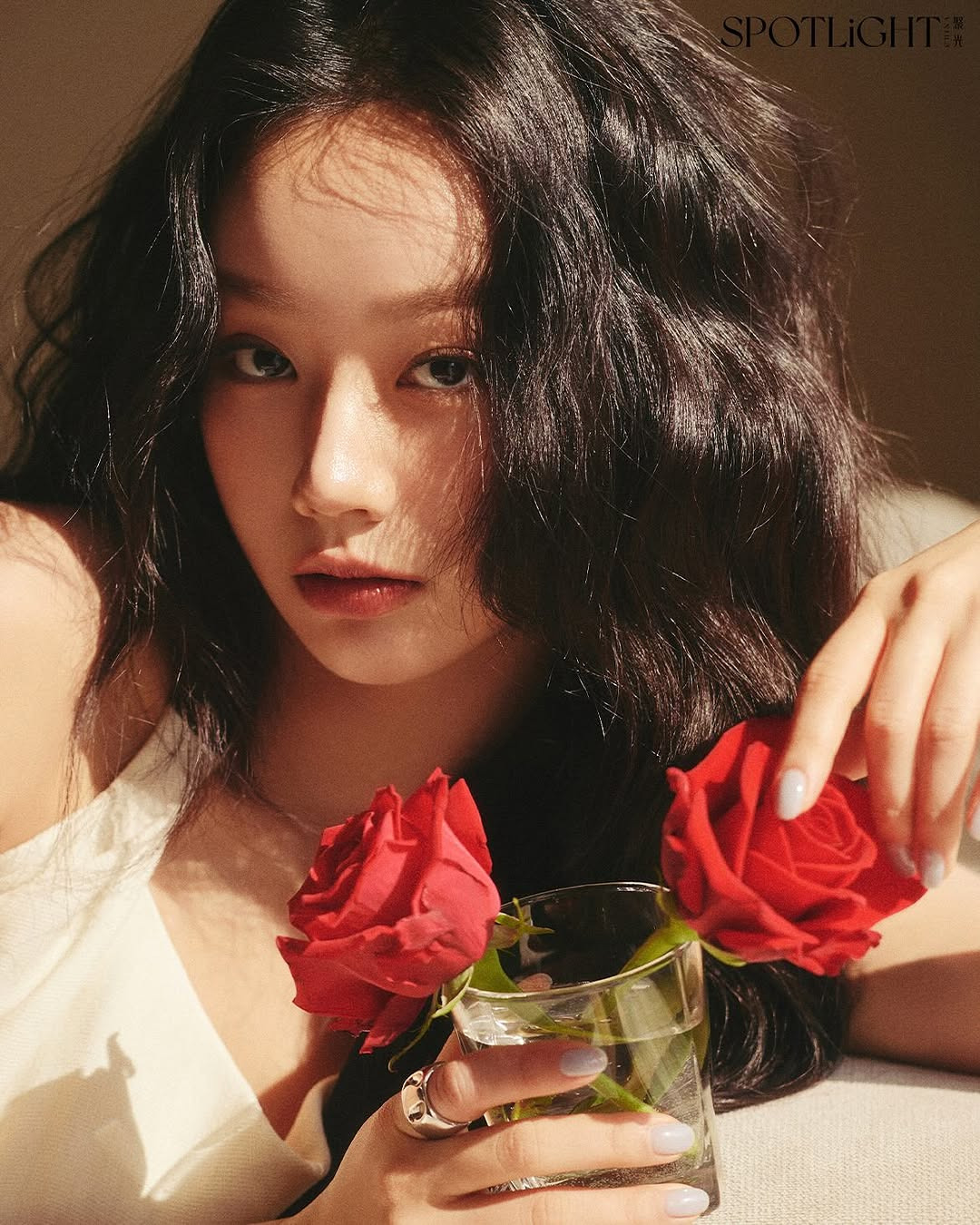 중국에서 2시간만에 3만부 팔렸다는 혜리 화보 | 인스티즈