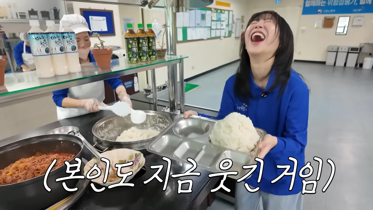 학창시절 못했던 자율배식의 한을 푼 쯔양 | 인스티즈