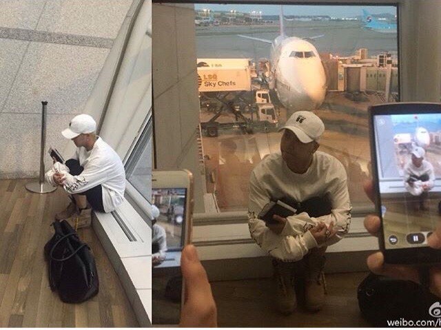 아이돌들 공항 내부에서 사진찍히는 모습.jpg | 인스티즈