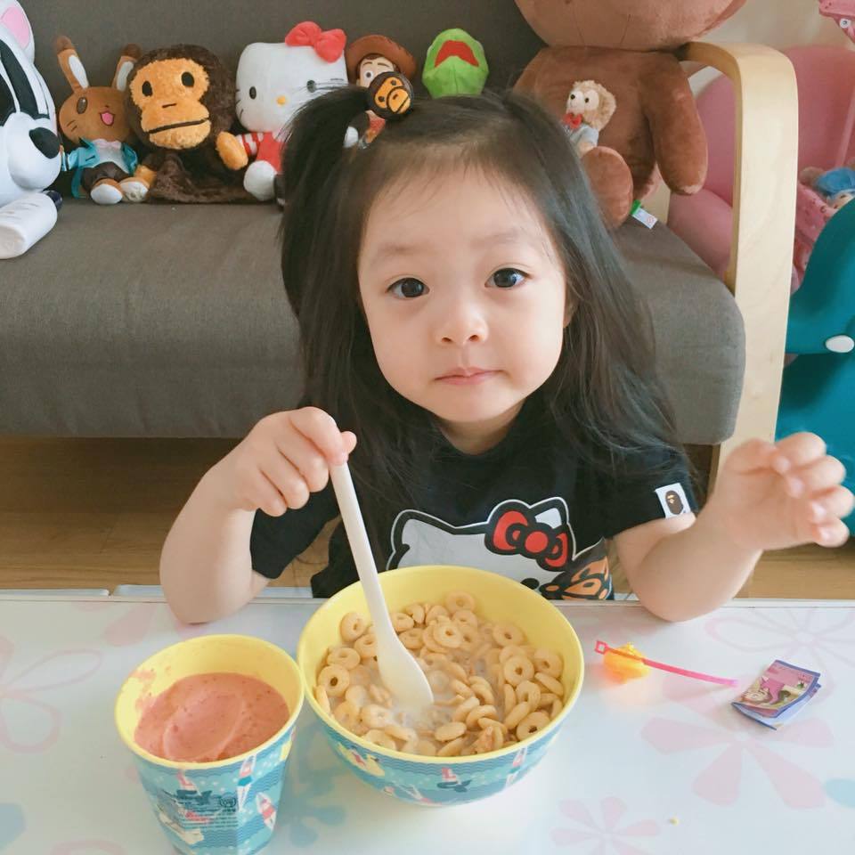 특이점이온 애기 엄마의 미모 + 기싱꿍꼬또 애기 재은이사진.jpg | 인스티즈