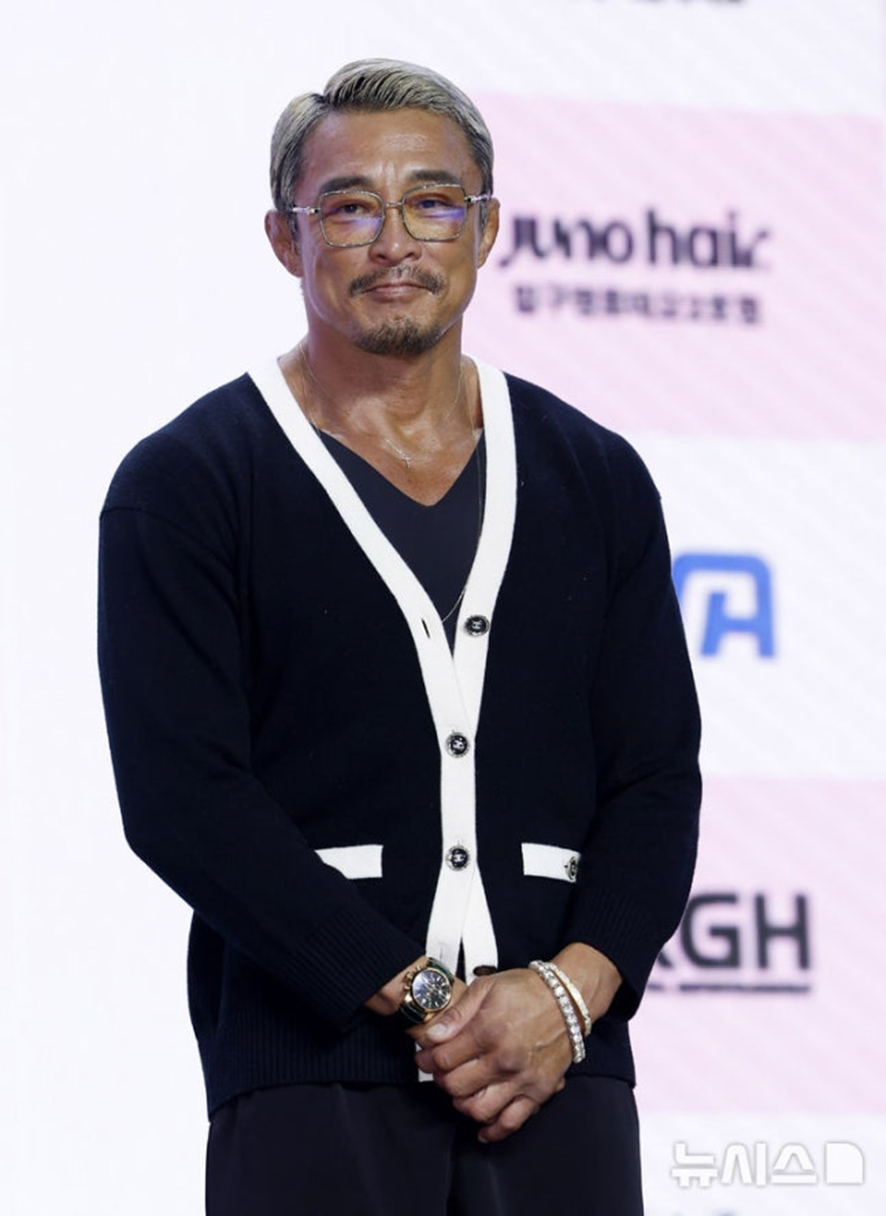 가수 오디션 심사위원에 특이한분 한 분 껴있삼.jpg | 인스티즈