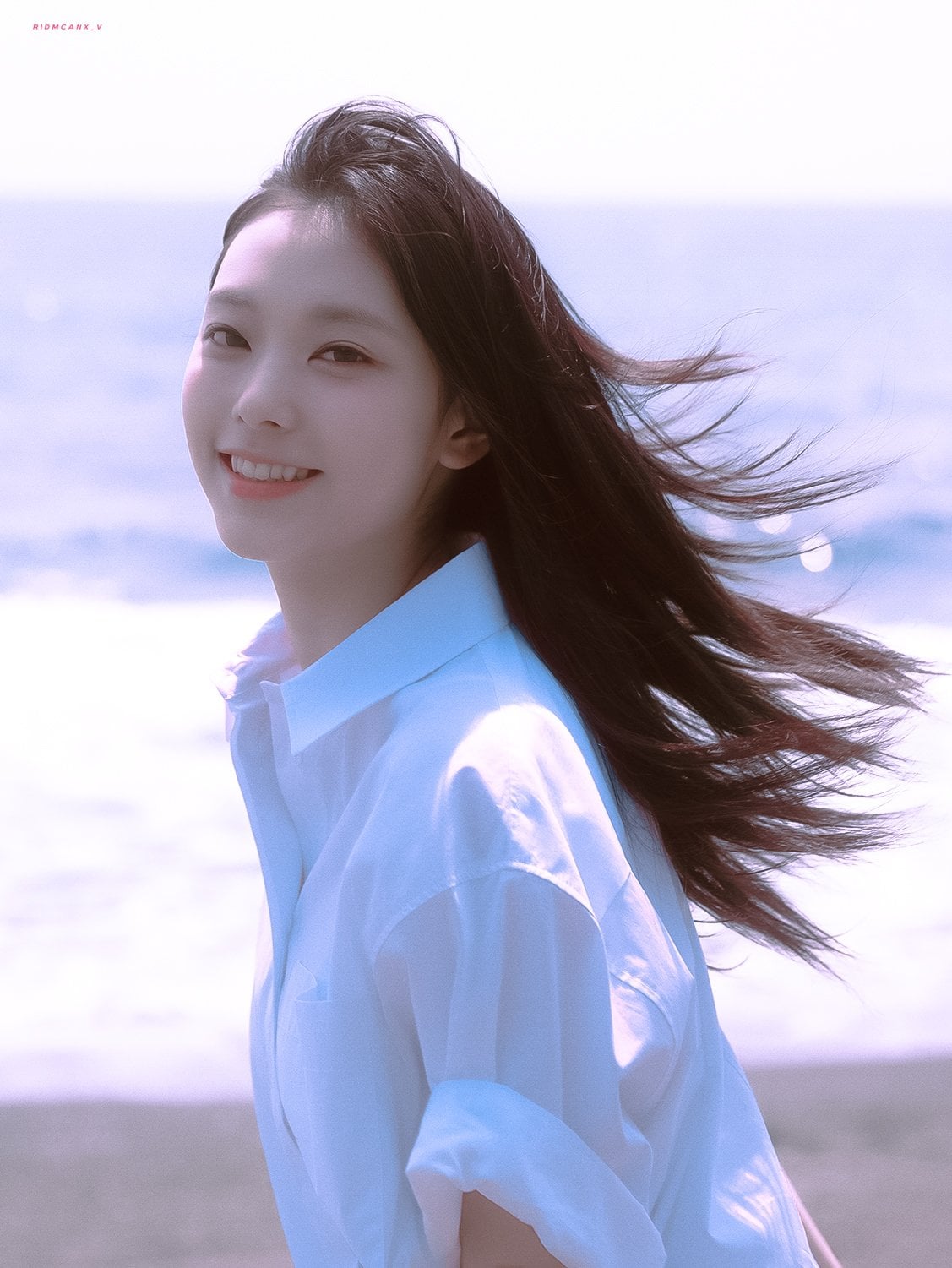 포스타입 같다는 뉴진스해린 생카에 붙은 쪽지 | 인스티즈