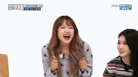 김소혜한테 할매춤 가르쳐주는 최유정 직찍 | 인스티즈