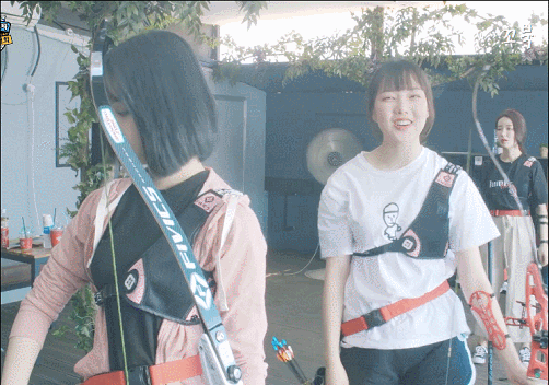 양궁연습하는 여자친구 엄지 은하 예린.gif | 인스티즈