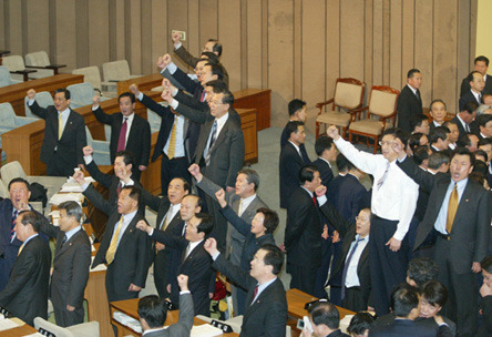 2004년 대한민국 사상 초유의 사태.jpg | 인스티즈