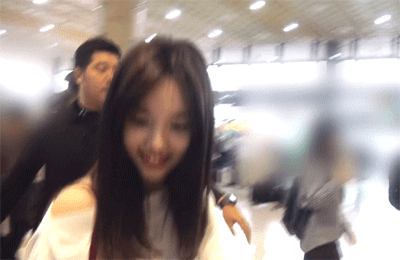 [트와이스] 김포공항 출국하는 나연이 움짤 | 인스티즈