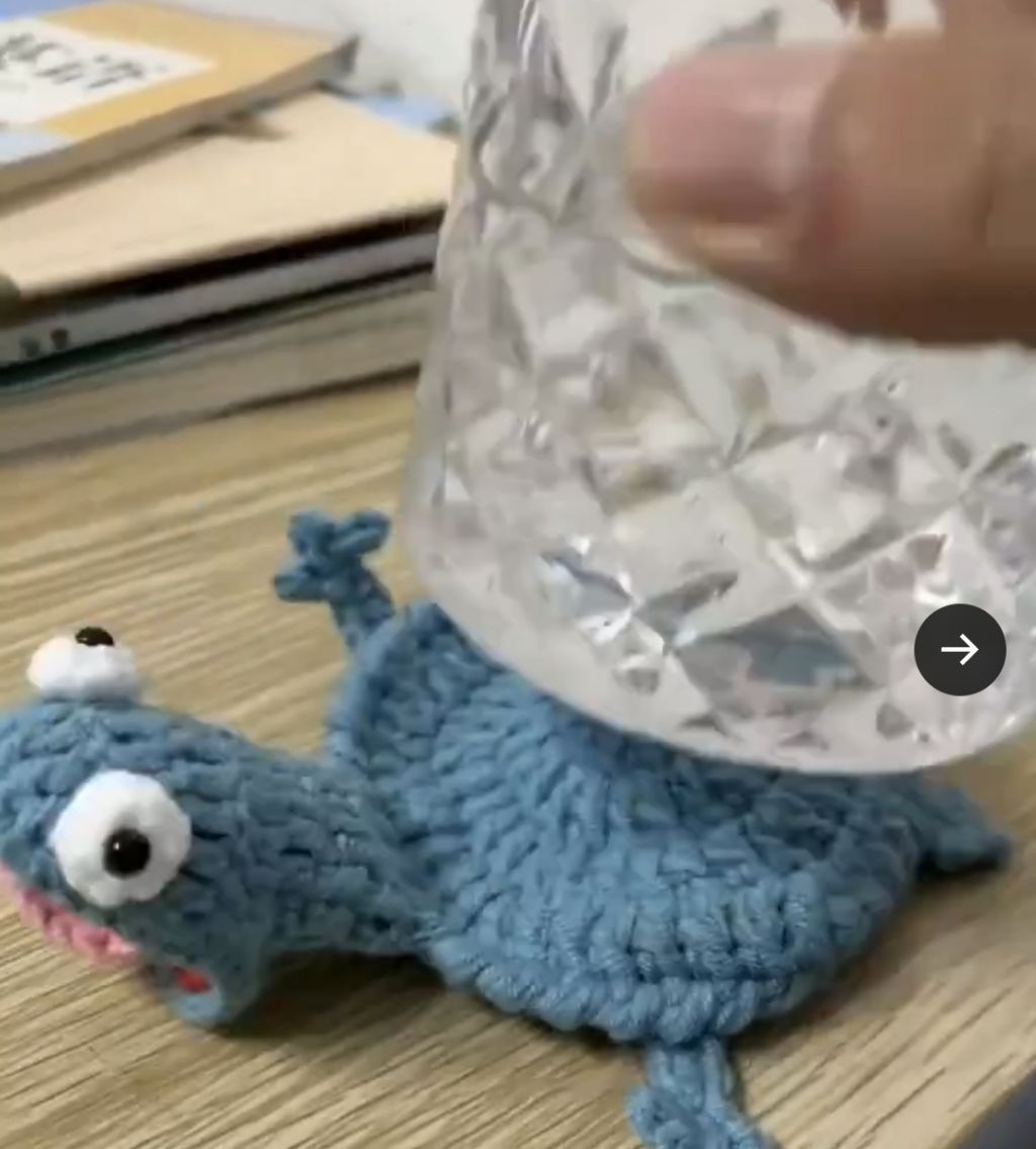 뜨개질하는 사촌에게 코스터 하나를 부탁했어 | 인스티즈