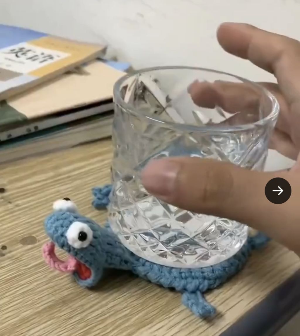 뜨개질하는 사촌에게 코스터 하나를 부탁했어 | 인스티즈