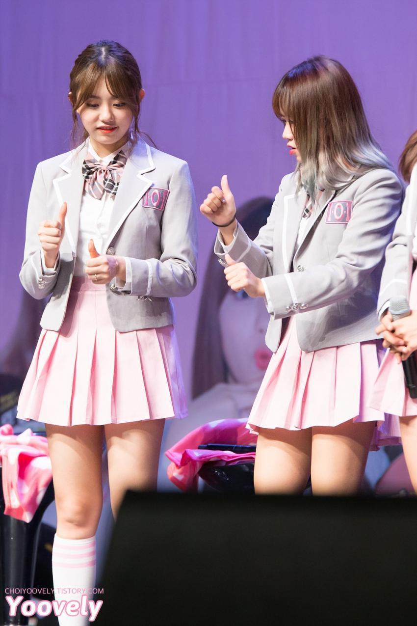 김소혜한테 할매춤 가르쳐주는 최유정 직찍 | 인스티즈