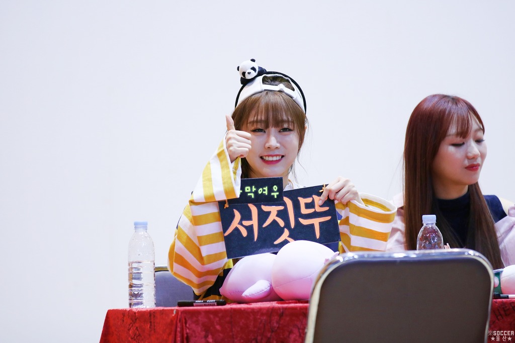 170319 러블리즈 부산사인회 서지수 직찍.jpg | 인스티즈