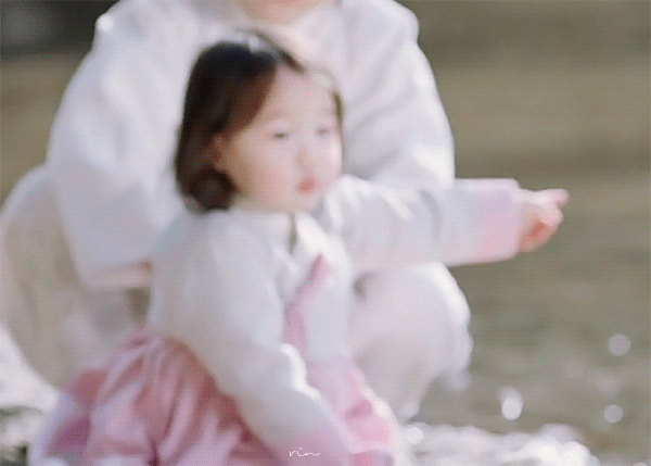 [역적] 짱덕사 할뻔한 길동이 동생 아가 어리니.jpgif | 인스티즈