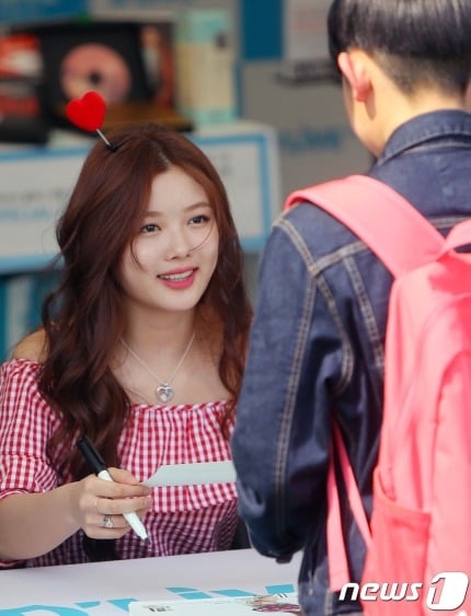살찐듯한 어제자 김유정 | 인스티즈