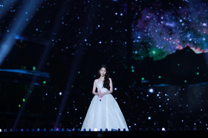 긴머리가 잘어울리는 아이유.jpgif | 인스티즈